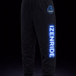 Jogging noir typographie bleu phosphorescent